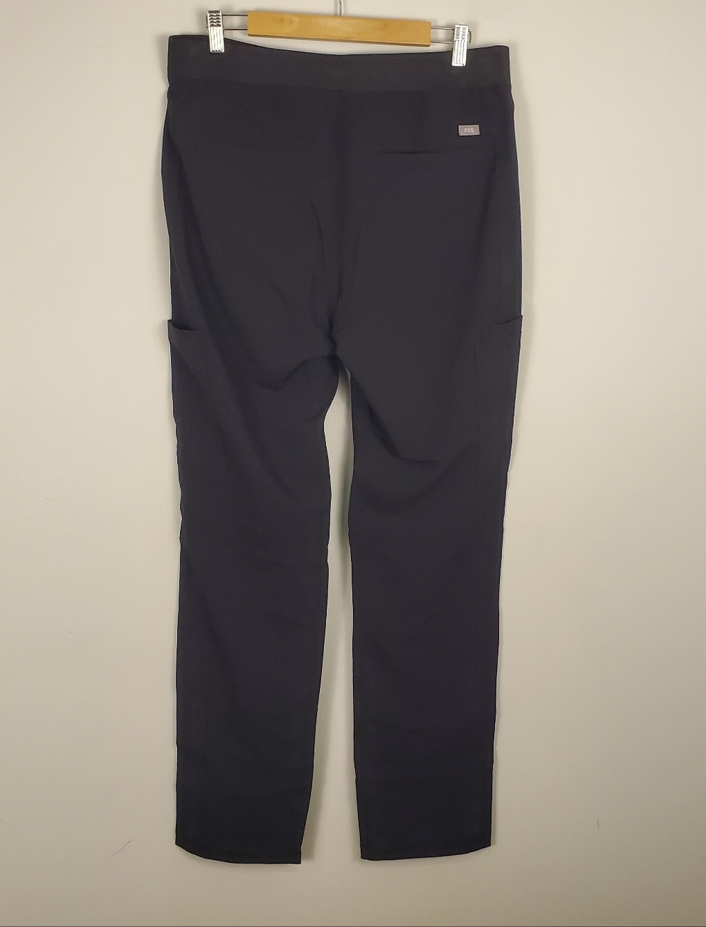Figs Men's Axim Cargo Scrub Pants Size Large Tall Black NWT